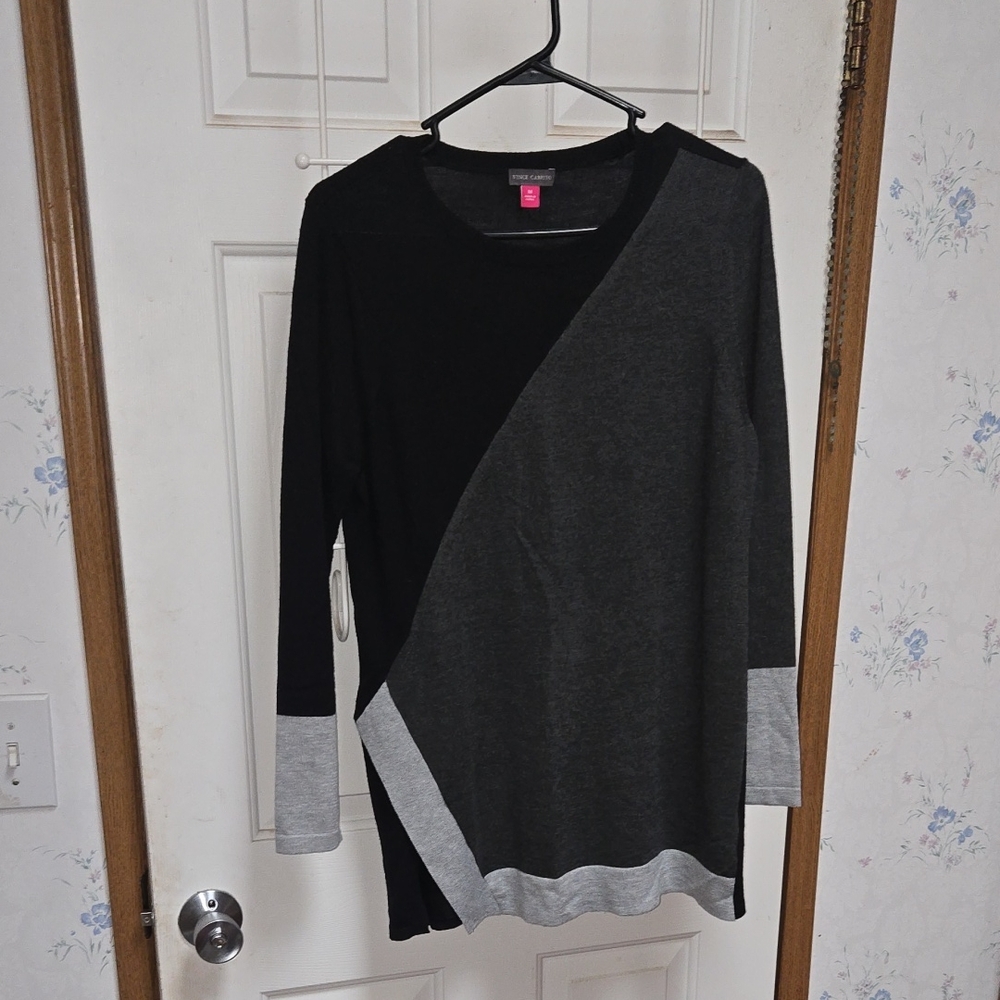 Vince Camuto Black and Gray Crew Neck Sweater